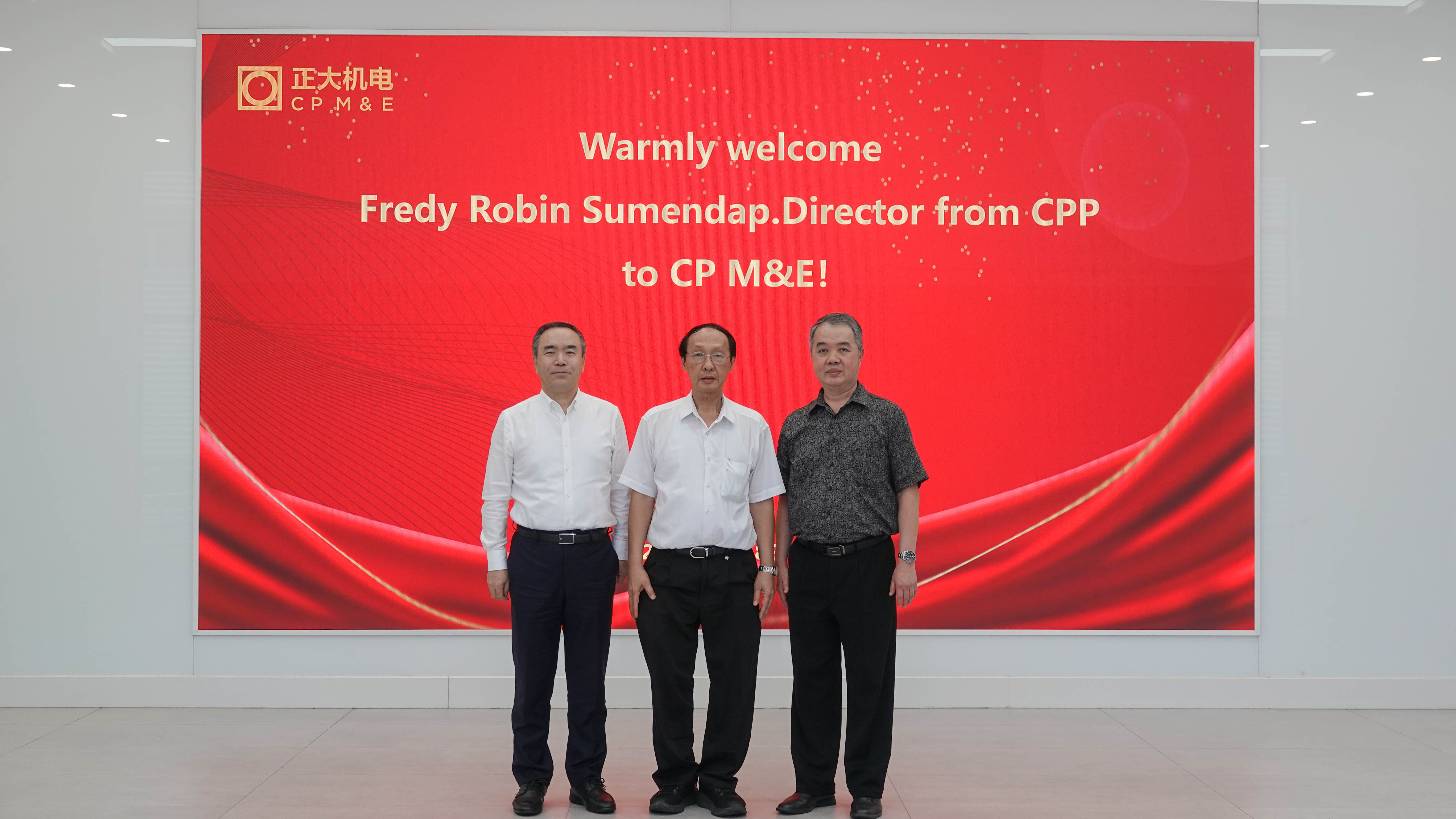 印尼CP PRIMA公司董事Mr. Fredy Robin Sumendap到访上海正宜参观交流